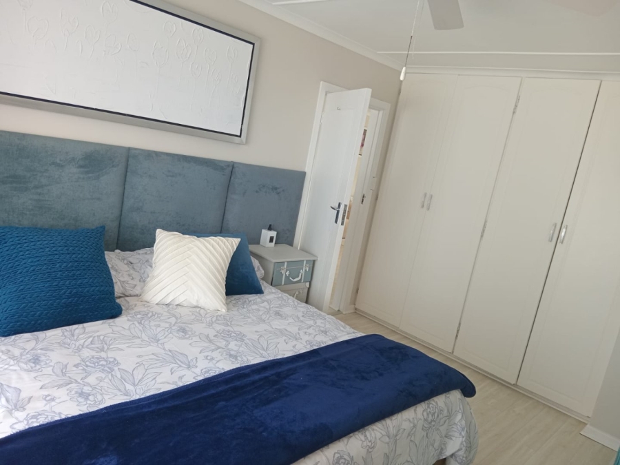 6 Bedroom Property for Sale in Gonubie Eastern Cape